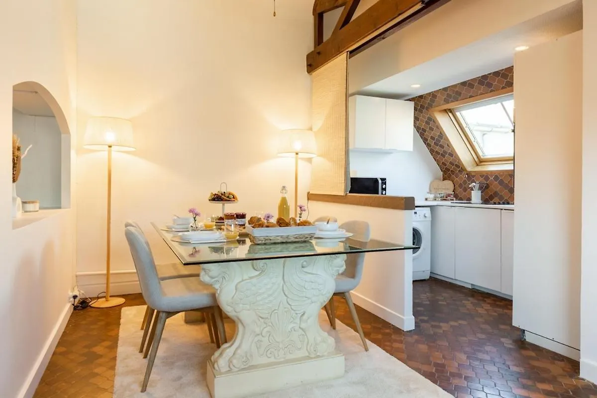 Apartment Champs Elysees Париж