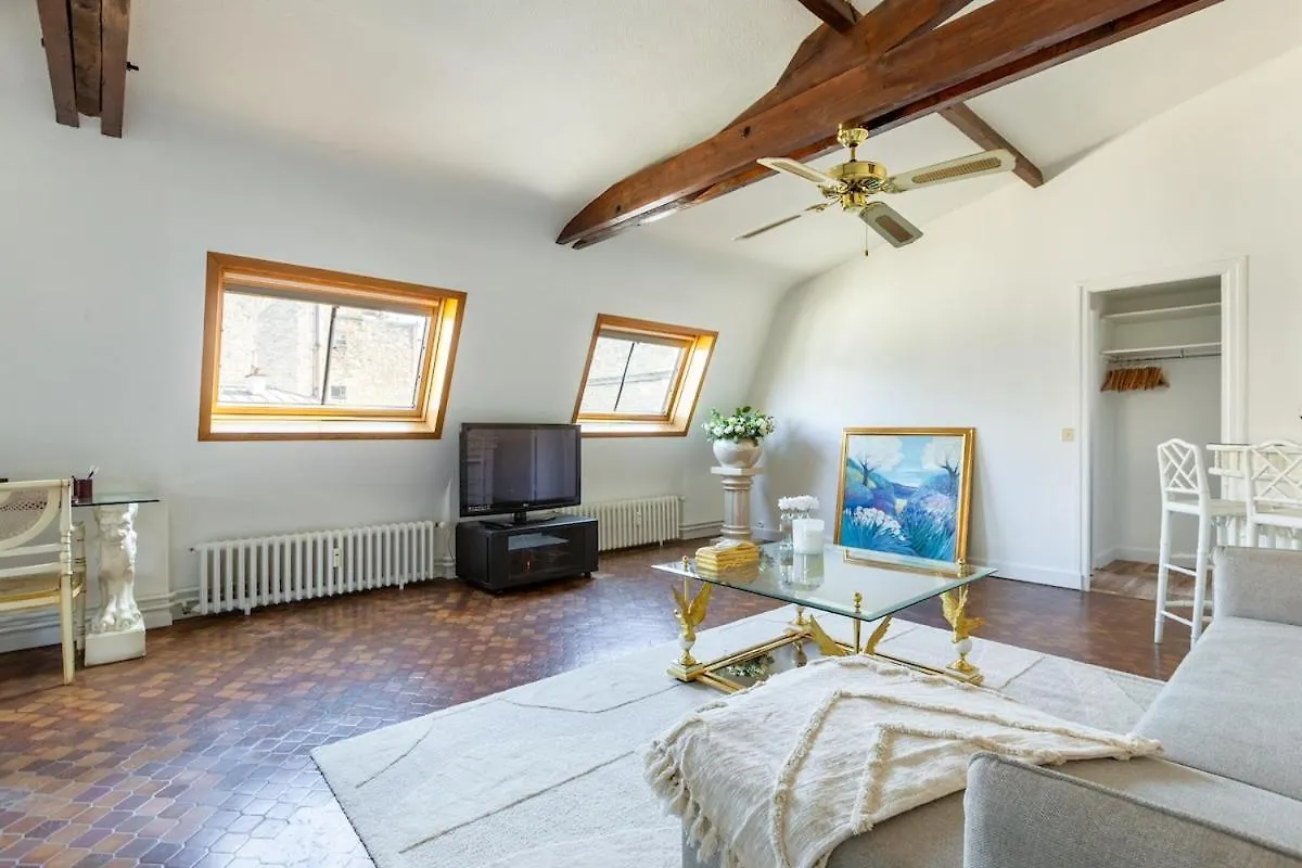 Apartment Champs Elysees Париж