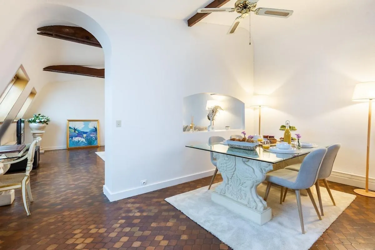 Apartment Champs Elysees Париж