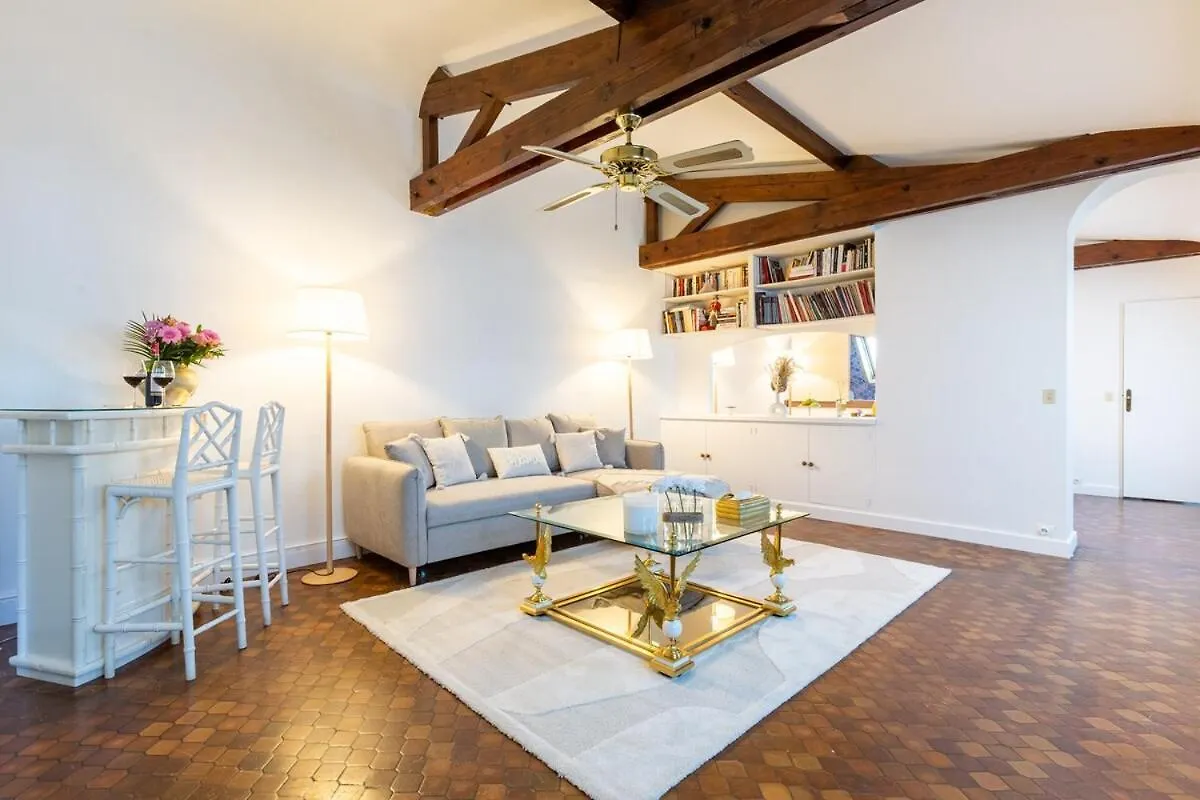 Apartment Champs Elysees 巴黎